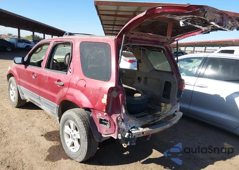 2005 Ford Escape Xlt z USA, uszkodzony, nr VIN 1FMYU03195KA37003